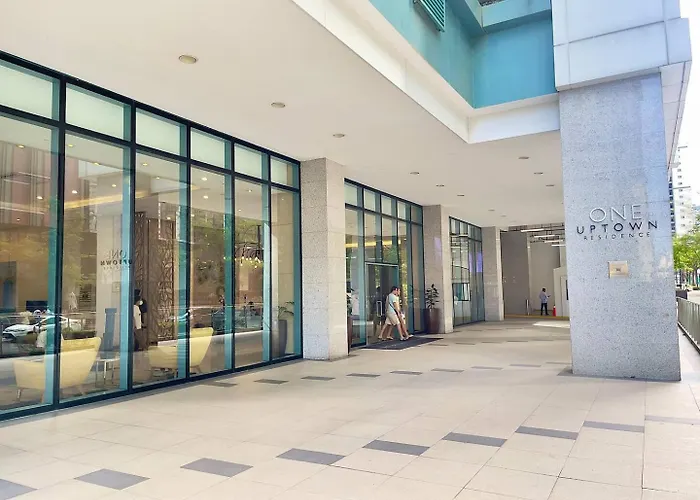 One Bedroom Unit Beside Uptown Mall Bgc 3*