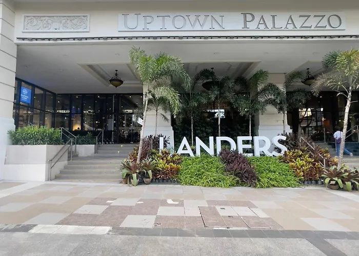 One Bedroom Unit Beside Uptown Mall Bgc 3* Manila