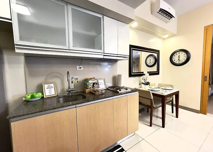 One Bedroom Unit Beside Uptown Mall Bgc Aparthotel