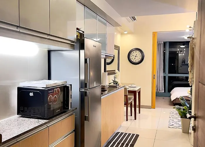 Aparthotel One Bedroom Unit Beside Uptown Mall Bgc