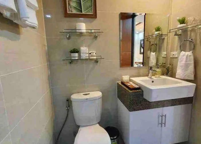 One Bedroom Unit Beside Uptown Mall Bgc Aparthotel 3*
