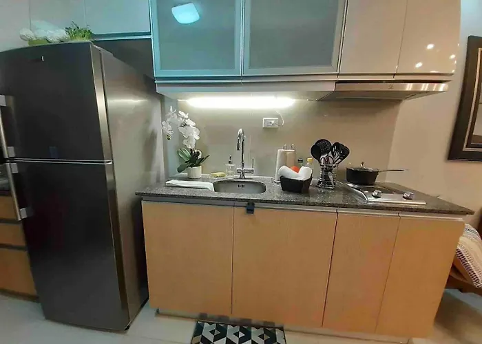 One Bedroom Unit Beside Uptown Mall Bgc 3* Manila